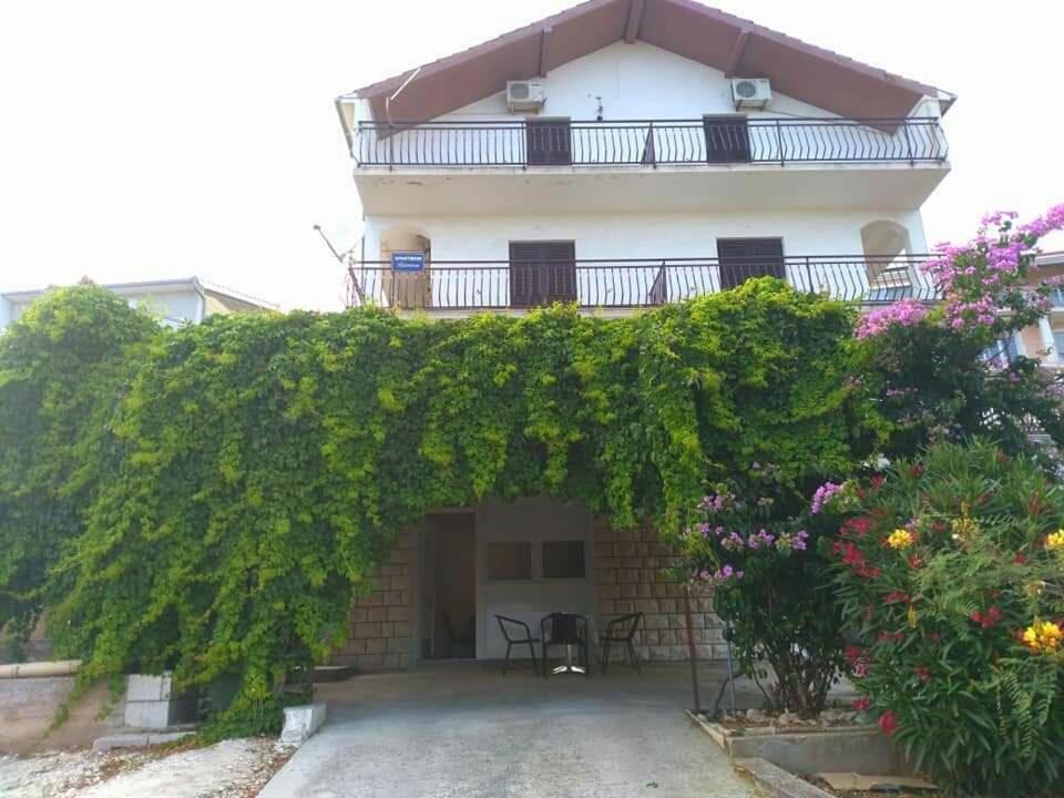 Apartmani Ruzmarin - Seget Donji, تروغير المظهر الخارجي الصورة