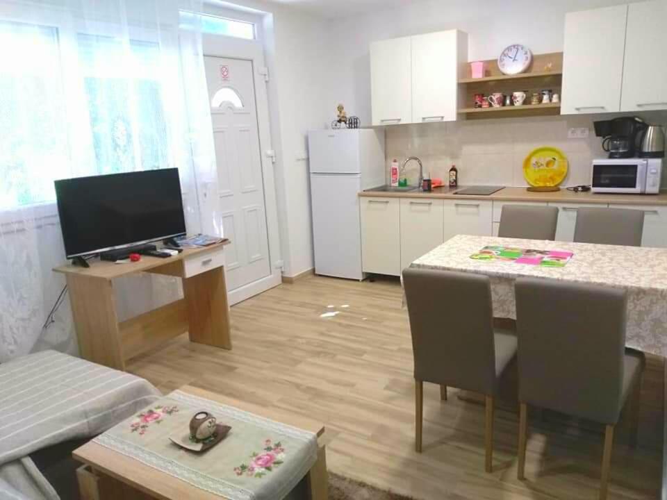 Apartmani Ruzmarin - Seget Donji, تروغير المظهر الخارجي الصورة