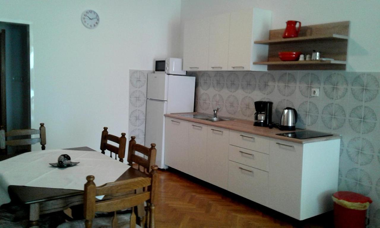 Apartmani Ruzmarin - Seget Donji, تروغير المظهر الخارجي الصورة