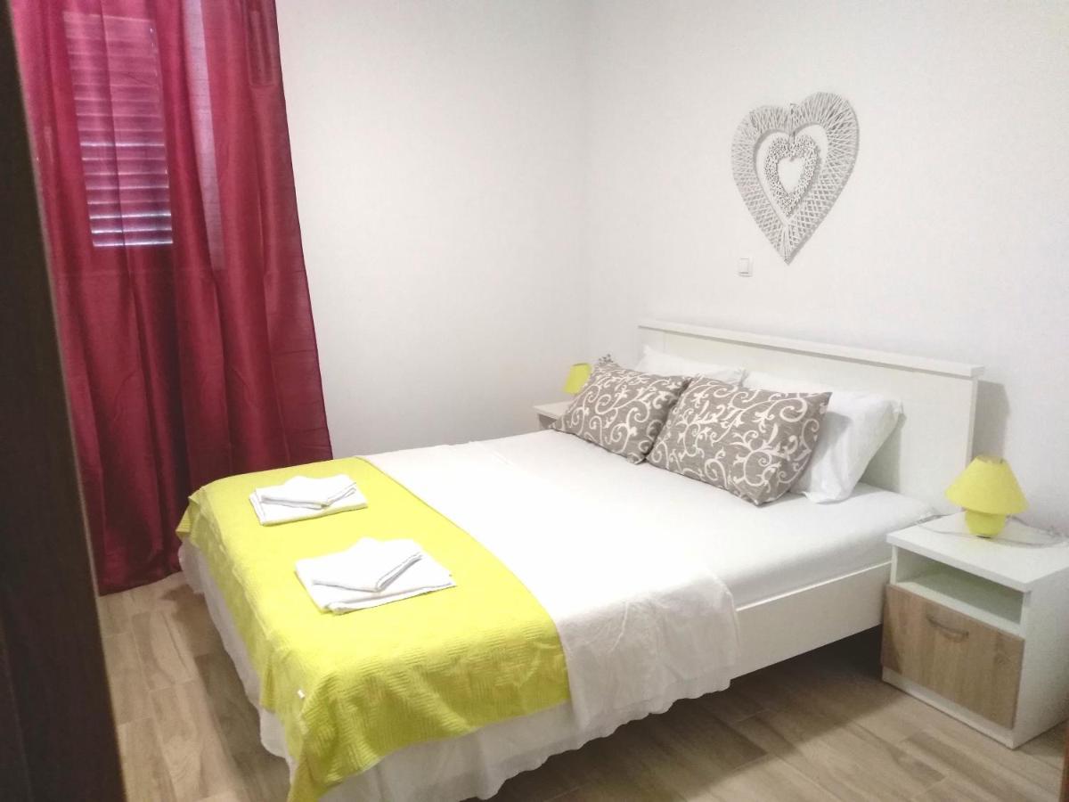 Apartmani Ruzmarin - Seget Donji, تروغير المظهر الخارجي الصورة
