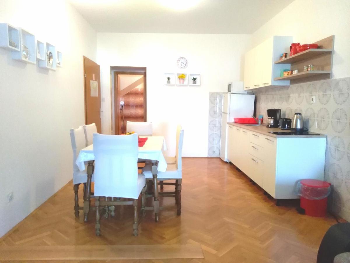 Apartmani Ruzmarin - Seget Donji, تروغير المظهر الخارجي الصورة